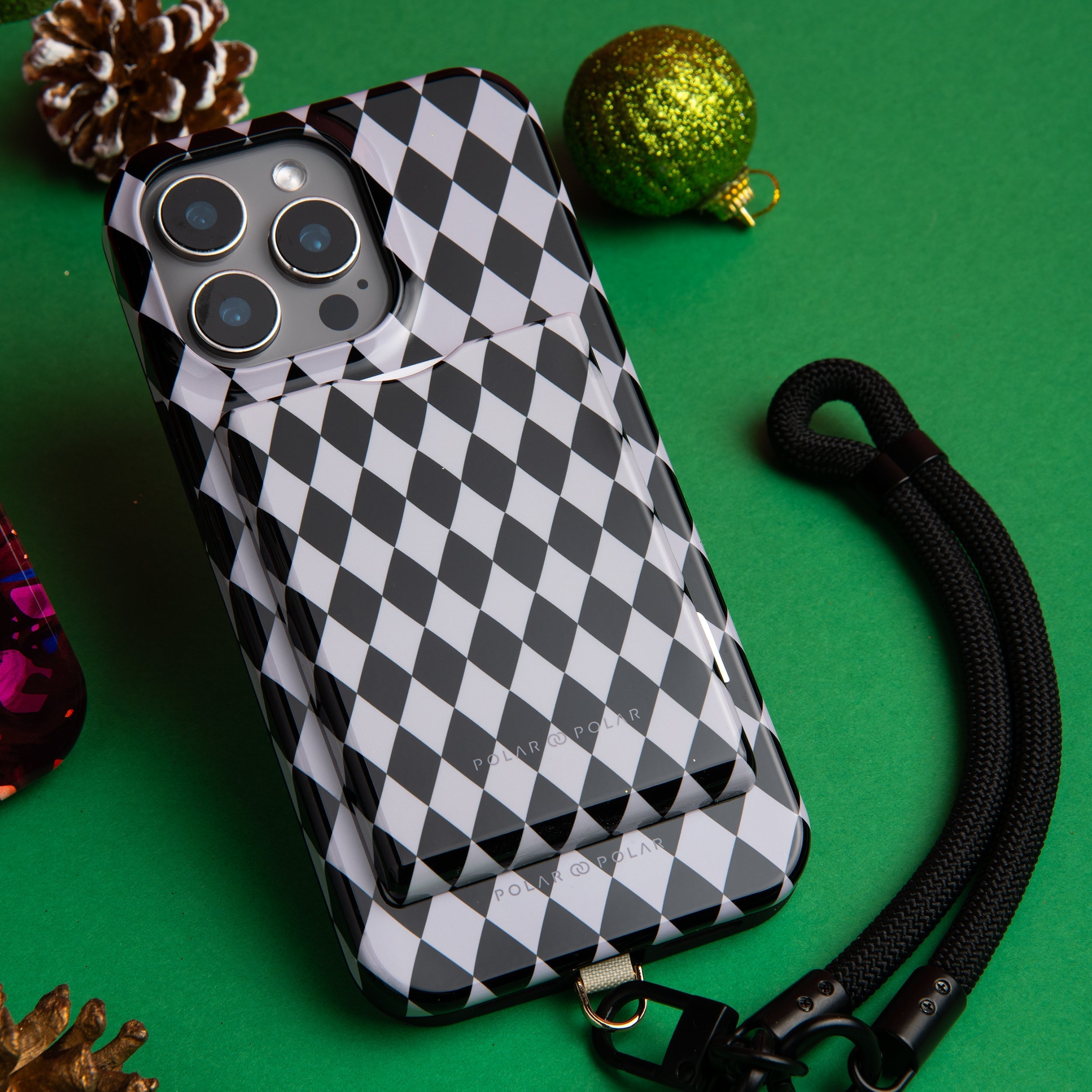 Diamond Black Checker - iPhone 17 Case